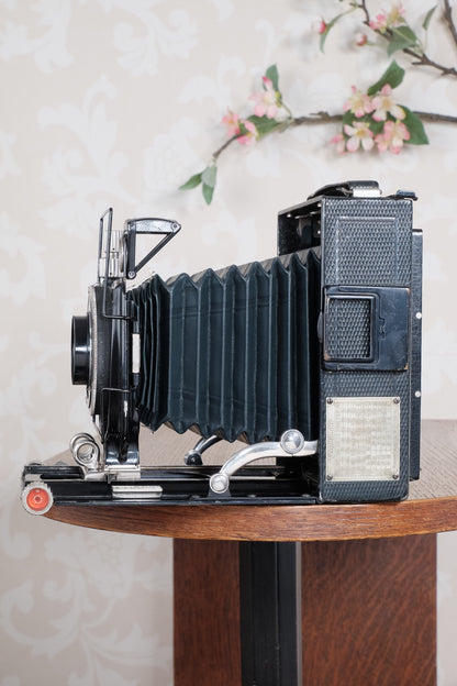 Rare Green Voigtlander 1934 Bergheil (DeLuxe) Camera with Heliar lens and roll-film back. Freshly serviced, CLA'd!