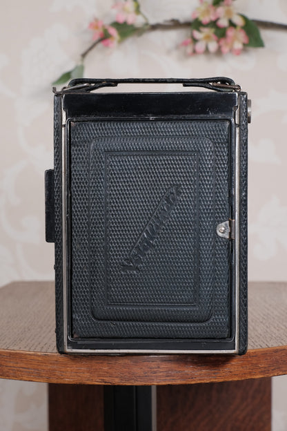 Rare Green Voigtlander 1934 Bergheil (DeLuxe) Camera with Heliar lens and roll-film back. Freshly serviced, CLA'd!