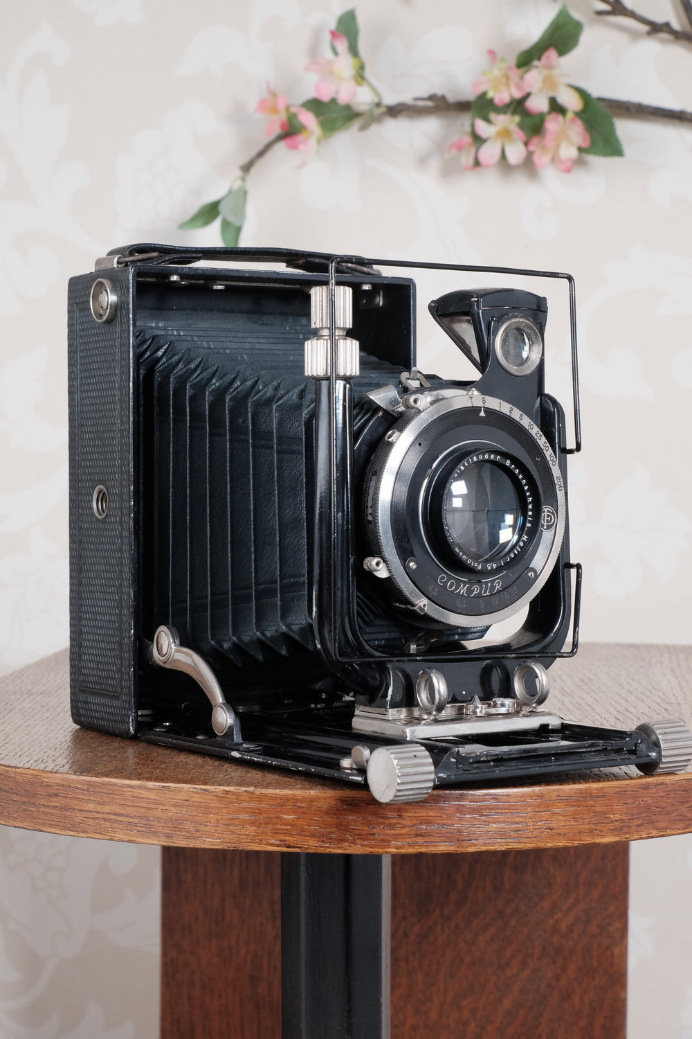 Rare Green Voigtlander 1934 Bergheil (DeLuxe) Camera with Heliar lens and roll-film back. Freshly serviced, CLA'd!