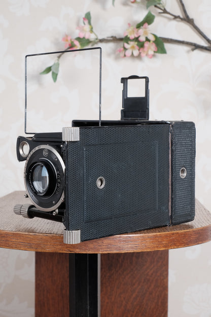Rare Green Voigtlander 1934 Bergheil (DeLuxe) Camera with Heliar lens and roll-film back. Freshly serviced, CLA'd!