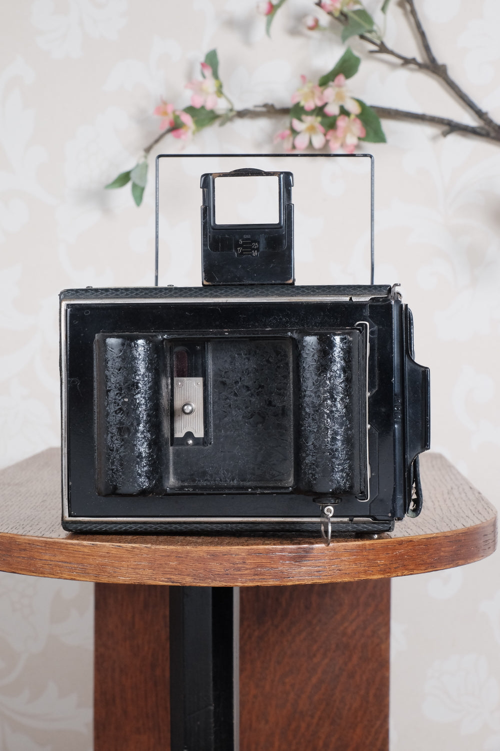 Rare Green Voigtlander 1934 Bergheil (DeLuxe) Camera with Heliar lens and roll-film back. Freshly serviced, CLA'd!