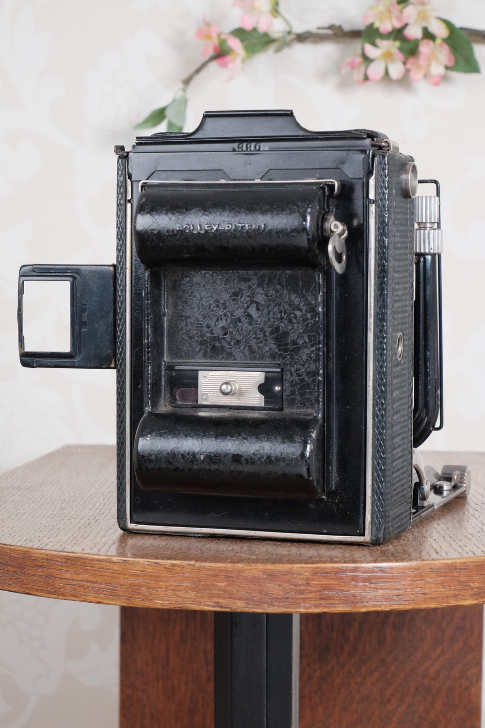 Rare Green Voigtlander 1934 Bergheil (DeLuxe) Camera with Heliar lens and roll-film back. Freshly serviced, CLA'd!