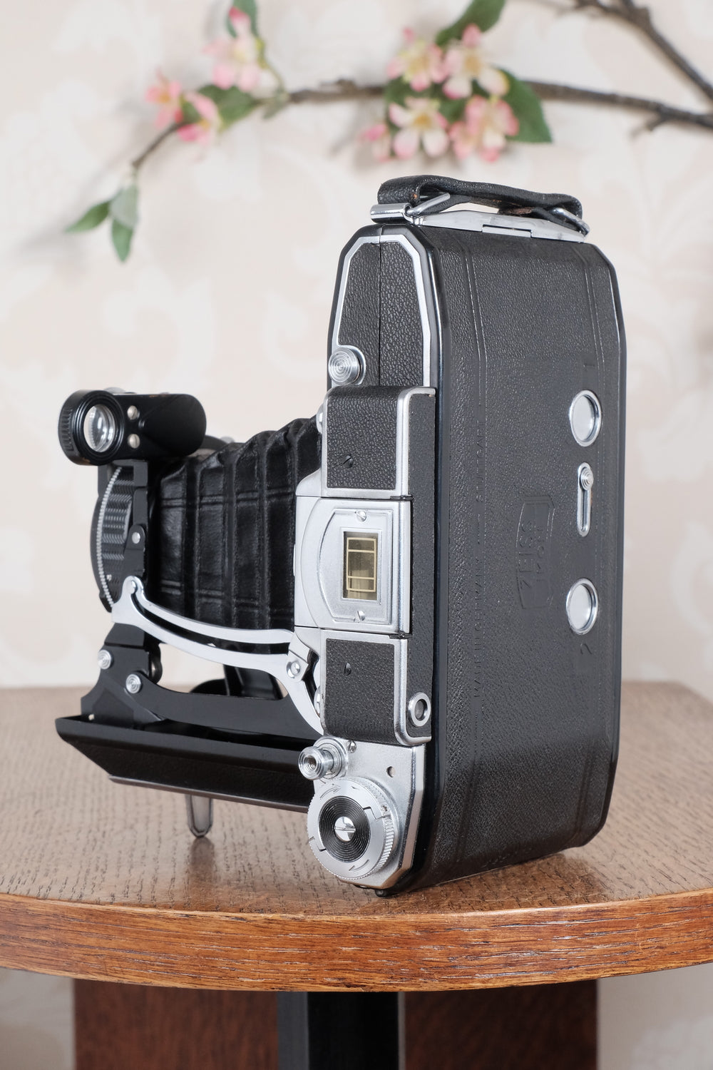 SUPERB! 1953 Zeiss-Ikon Super 6x9 Ikonta 531/2, Synchro-Compur & Coated Zeiss Tessar lens. CLA’d, Freshly Serviced! - Zeiss-Ikon- Petrakla Classic Cameras