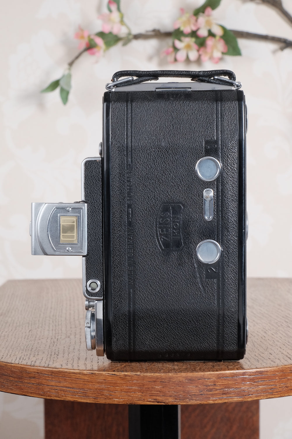 SUPERB! 1953 Zeiss-Ikon Super 6x9 Ikonta 531/2, Synchro-Compur & Coated Zeiss Tessar lens. CLA’d, Freshly Serviced! - Zeiss-Ikon- Petrakla Classic Cameras