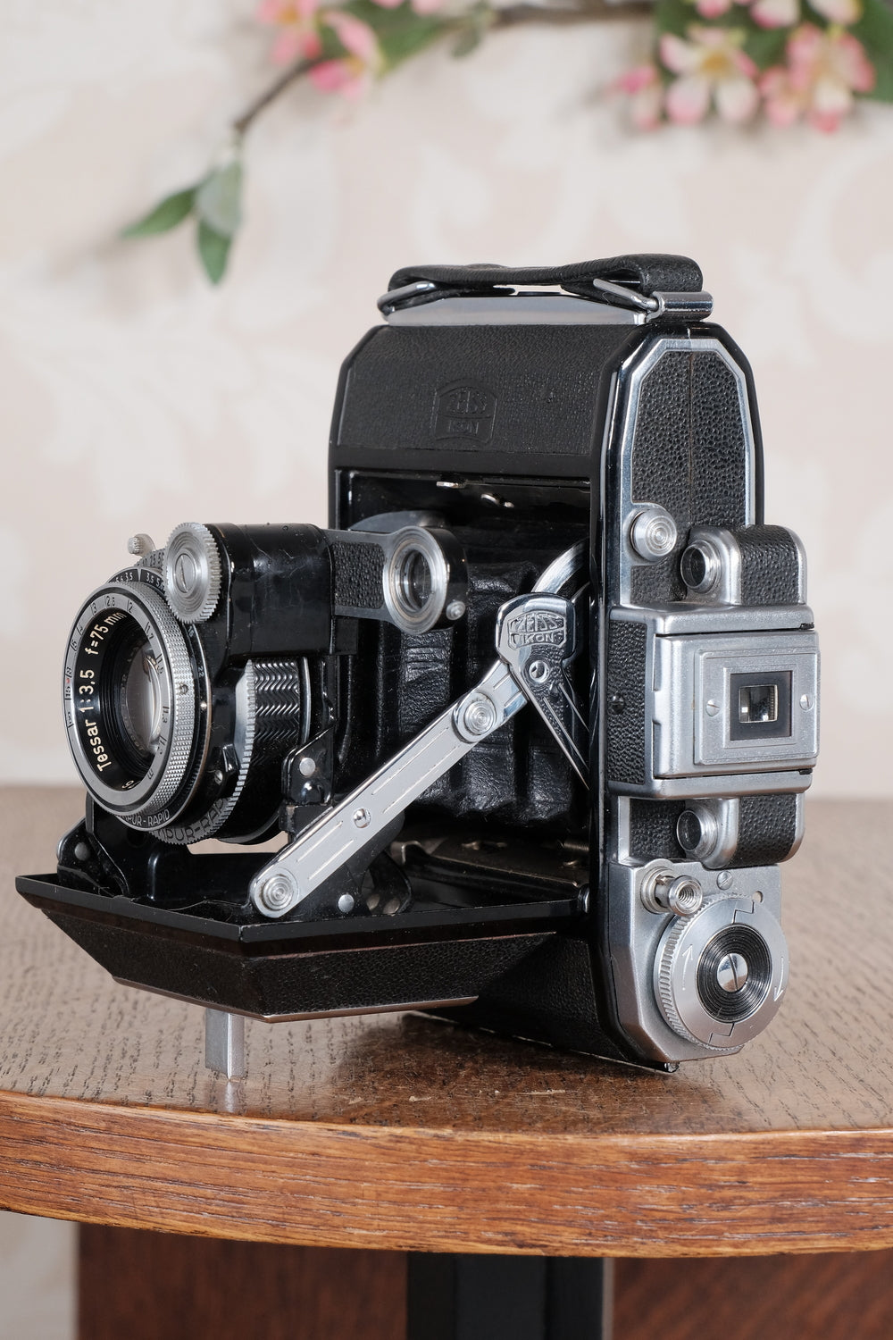 Superb! 1949 Zeiss Ikon Super Ikonta, Coated Zeiss-Opton Tessar. CLA’d, Freshly Serviced! - Zeiss-Ikon- Petrakla Classic Cameras
