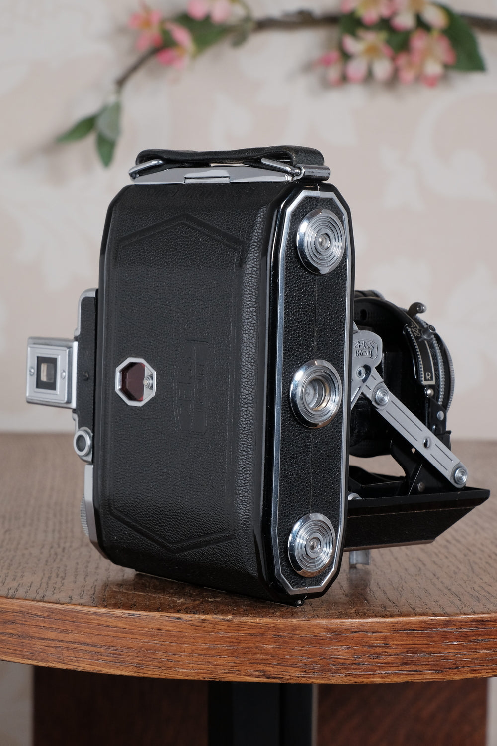 Superb! 1949 Zeiss Ikon Super Ikonta, Coated Zeiss-Opton Tessar. CLA’d, Freshly Serviced! - Zeiss-Ikon- Petrakla Classic Cameras