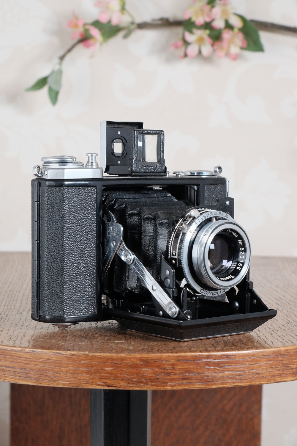Near Mint! 1952 6x6 Zeiss-Ikon Ikonta. Freshly Serviced, CLA'd - Zeiss-Ikon- Petrakla Classic Cameras