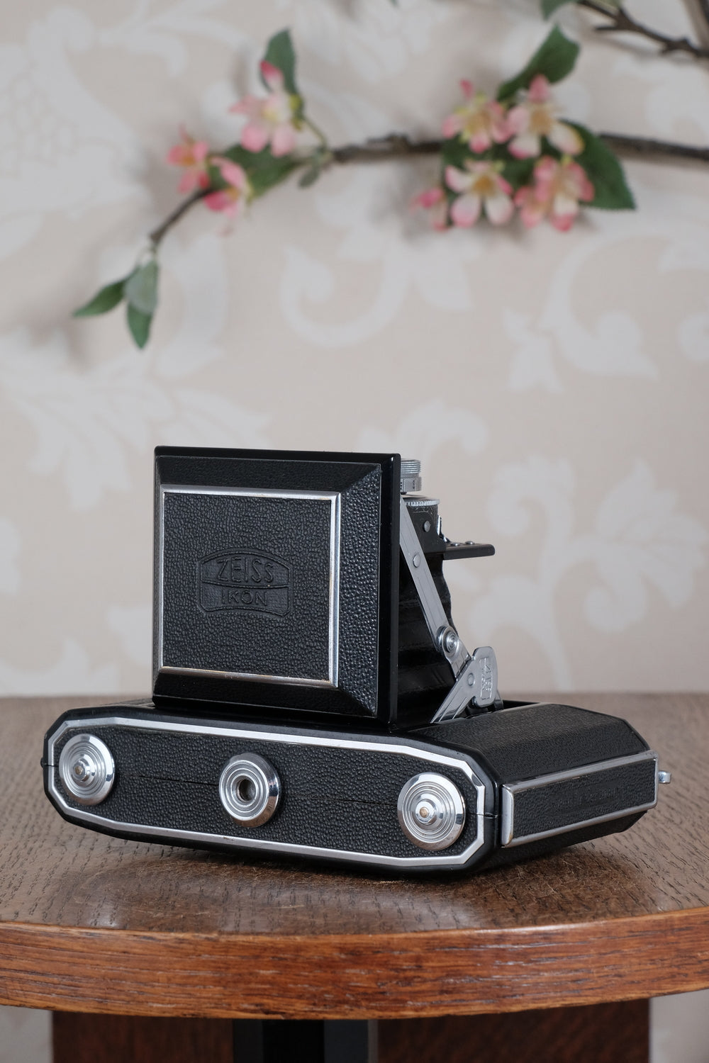 Near Mint! 1952 6x6 Zeiss-Ikon Ikonta. Freshly Serviced, CLA'd - Zeiss-Ikon- Petrakla Classic Cameras