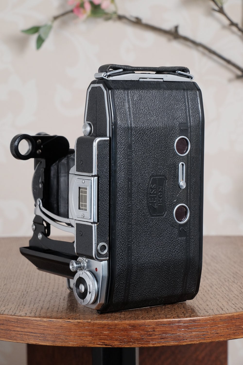 SUPERB! 1952 Zeiss Ikon Super Ikonta 6x9, Tessar lens. CLA’d, Freshly Serviced! - Zeiss-Ikon- Petrakla Classic Cameras