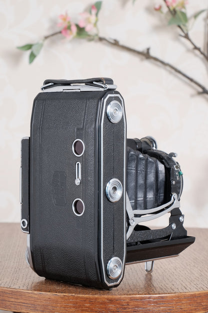 SUPERB! 1952 Zeiss Ikon Super Ikonta 6x9, Tessar lens. CLA’d, Freshly Serviced! - Zeiss-Ikon- Petrakla Classic Cameras