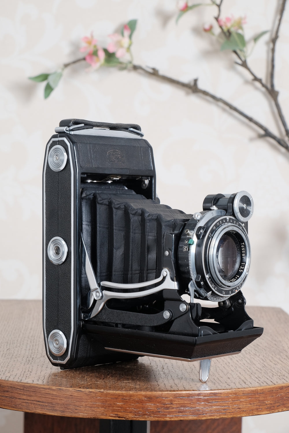 SUPERB! 1952 Zeiss Ikon Super Ikonta 6x9, Tessar lens. CLA’d, Freshly Serviced! - Zeiss-Ikon- Petrakla Classic Cameras