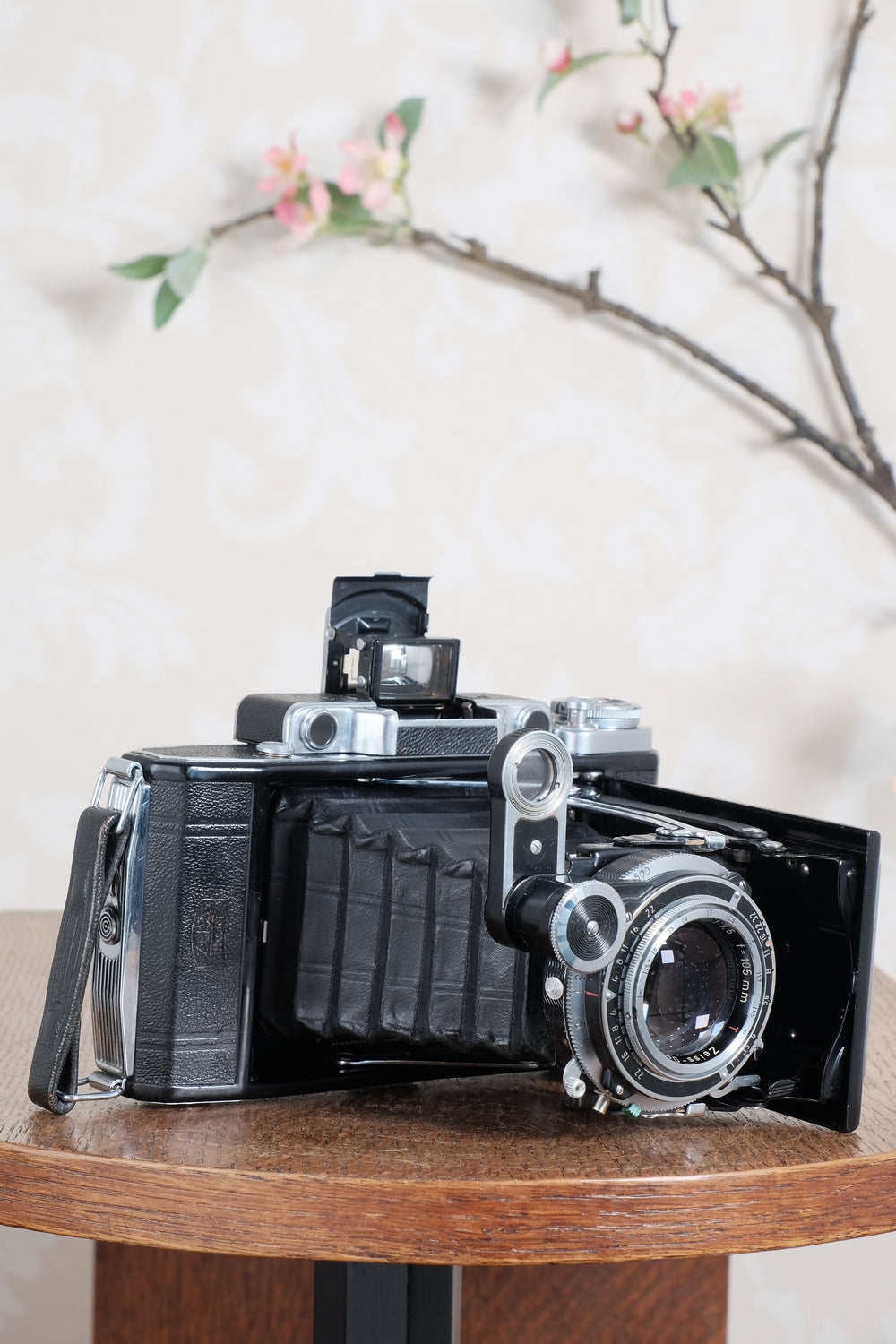 SUPERB! 1952 Zeiss Ikon Super Ikonta 6x9, Tessar lens. CLA’d, Freshly Serviced! - Zeiss-Ikon- Petrakla Classic Cameras