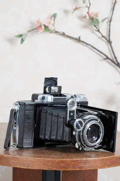 SUPERB! 1952 Zeiss Ikon Super Ikonta 6x9, Tessar lens. CLA’d, Freshly Serviced! - Zeiss-Ikon- Petrakla Classic Cameras