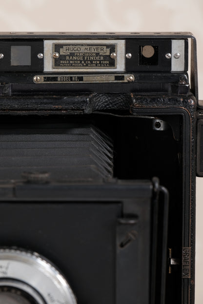 Rare! WWII 1941 Graflex Speed Graphic, 4x5 Complete with original US Army, Signal Corps ID plate (PH-47-E).  Freshly Serviced! CLA'd!