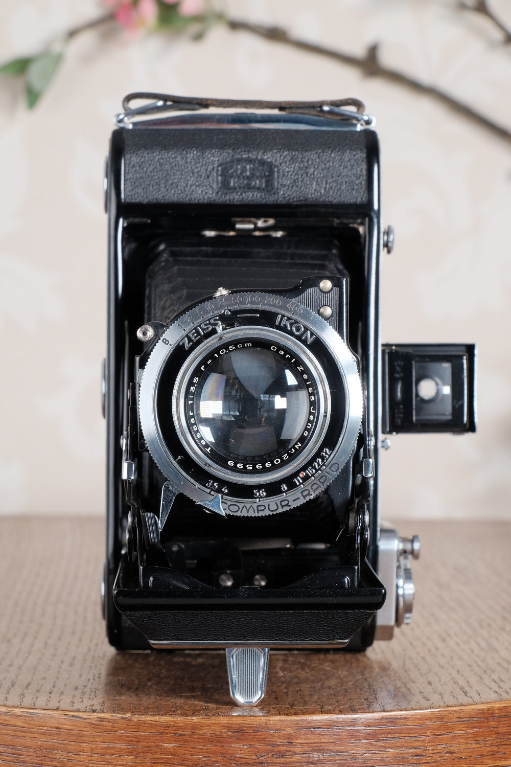 Near Mint! 1938 Zeiss-Ikon Ikonta 6x9, with leather case, CLA'd