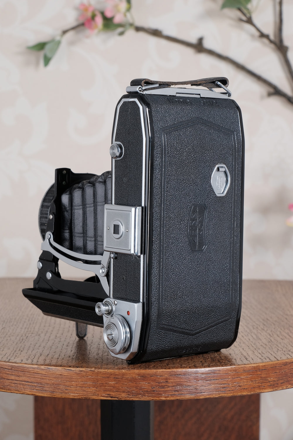 Near Mint! 1938 Zeiss-Ikon Ikonta 6x9, with leather case, CLA'd