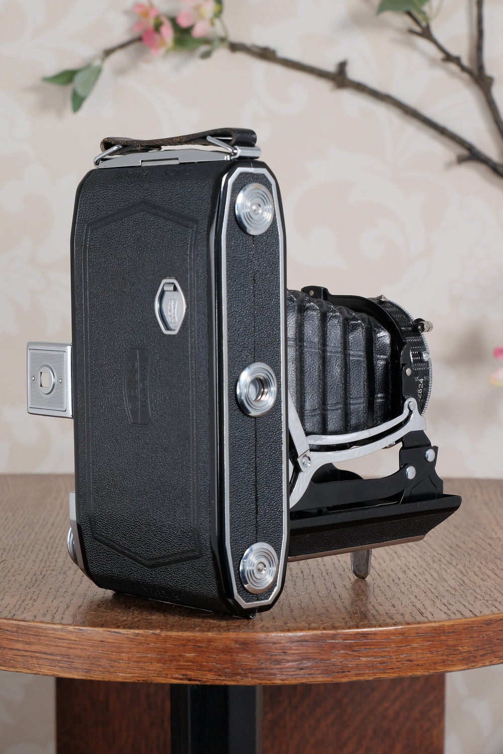 Near Mint! 1938 Zeiss-Ikon Ikonta 6x9, with leather case, CLA'd