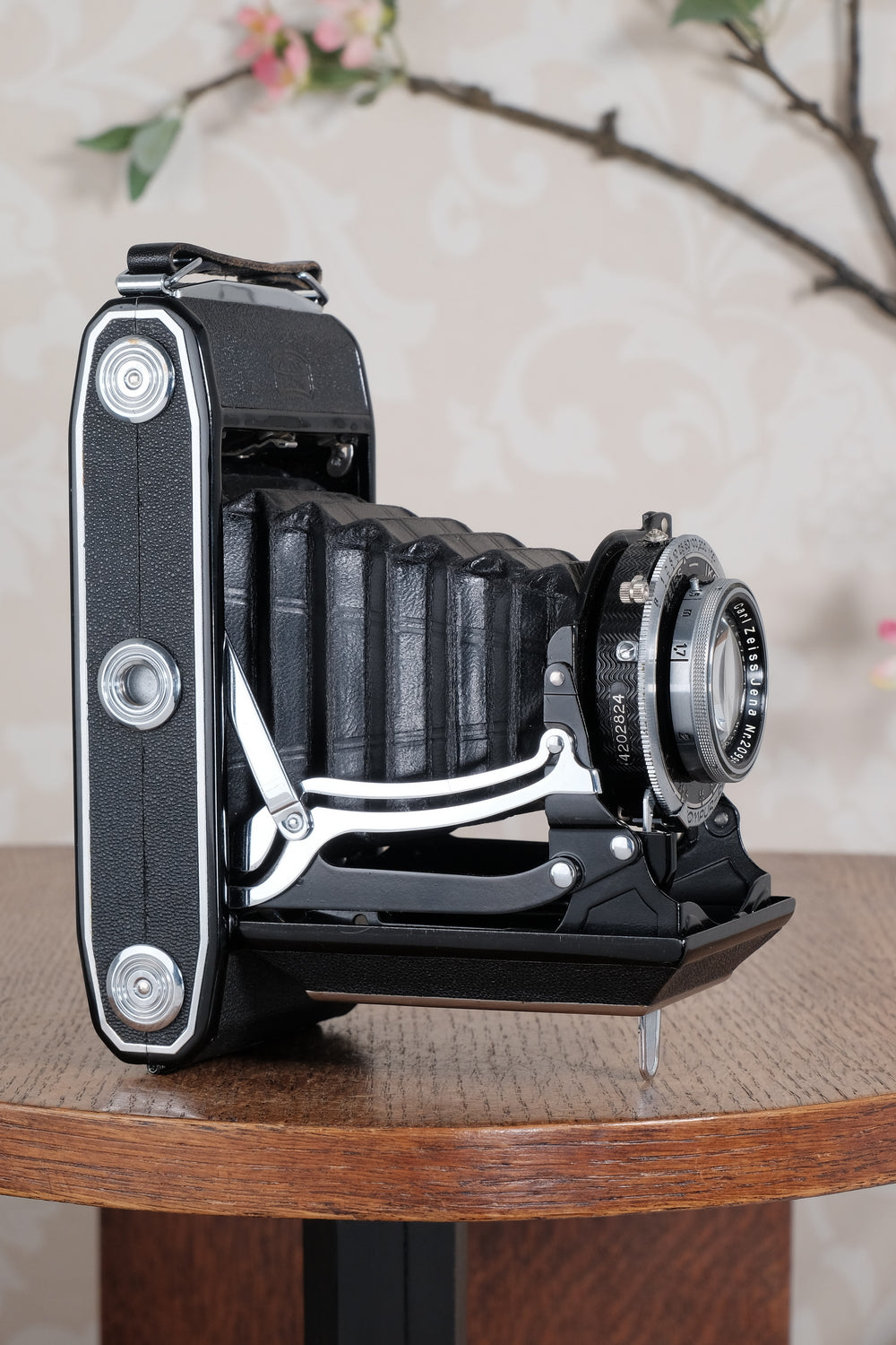 Near Mint! 1938 Zeiss-Ikon Ikonta 6x9, with leather case, CLA'd