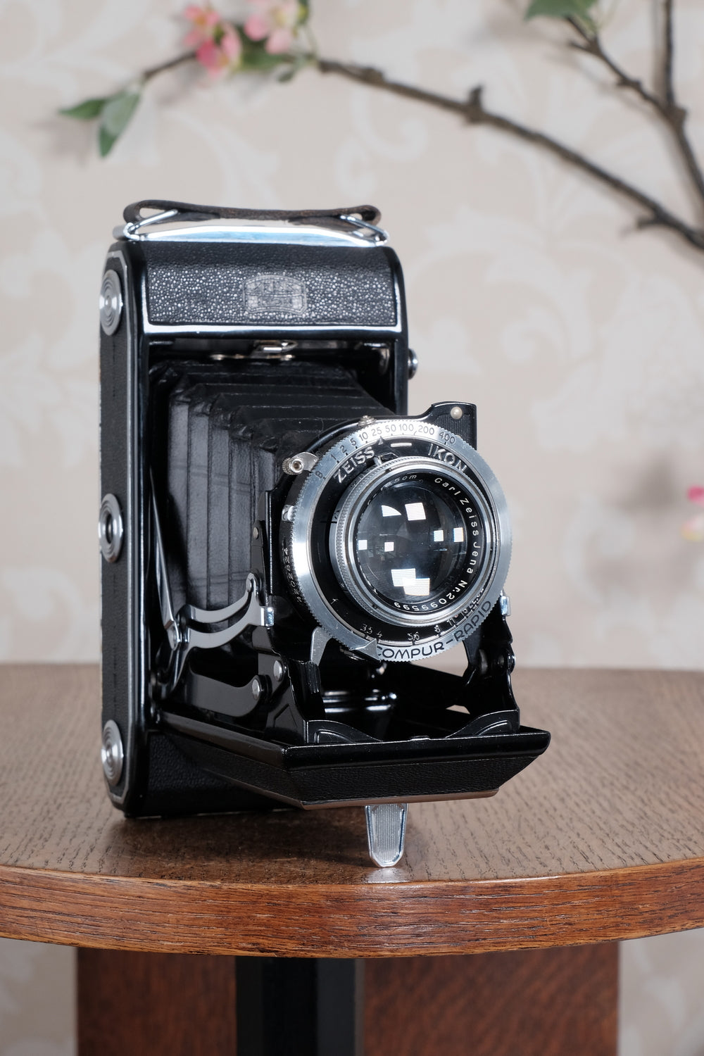 Near Mint! 1938 Zeiss-Ikon Ikonta 6x9, with leather case, CLA'd