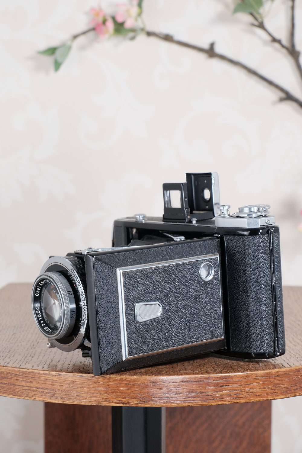 Near Mint! 1938 Zeiss-Ikon Ikonta 6x9, with leather case, CLA'd