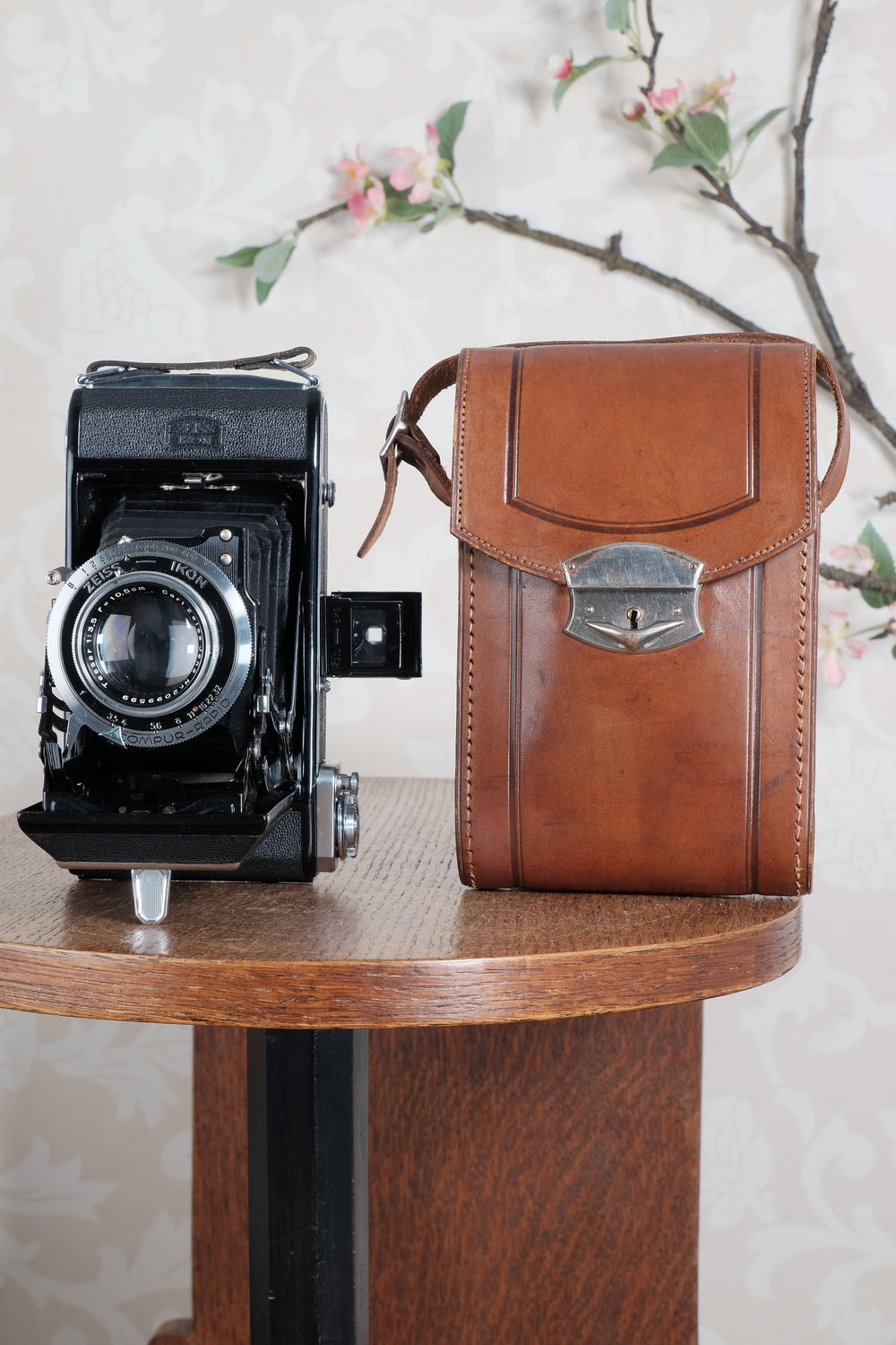 Near Mint! 1938 Zeiss-Ikon Ikonta 6x9, with leather case, CLA'd