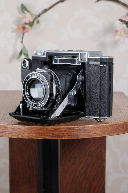 Superb! 1935 Zeiss Ikon Super Ikonta, Rare first year version ! Freshly serviced, CLA’d - Zeiss-Ikon- Petrakla Classic Cameras