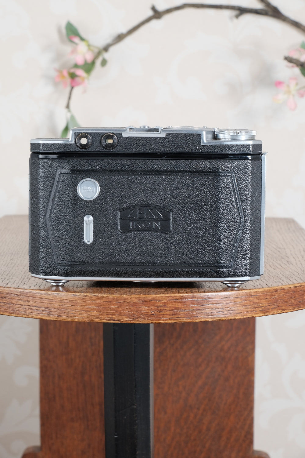Superb! 1935 Zeiss Ikon Super Ikonta, Rare first year version ! Freshly serviced, CLA’d - Zeiss-Ikon- Petrakla Classic Cameras