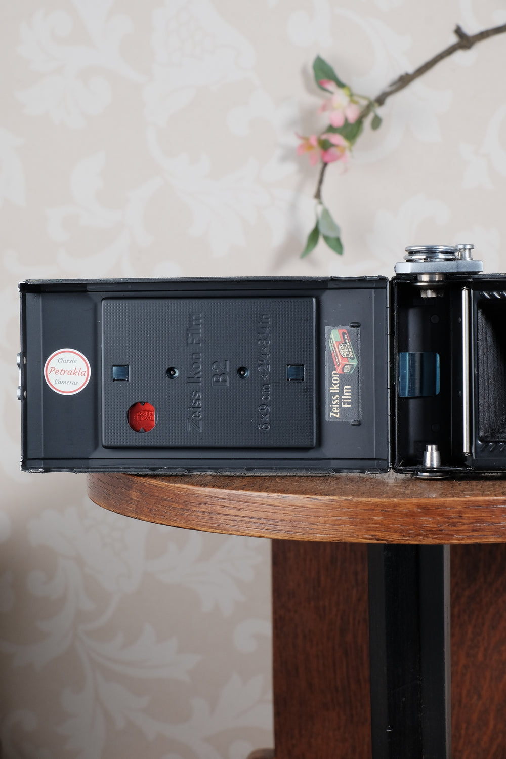 Near Mint! 1938 Zeiss-Ikon Ikonta 6x9, with leather case, CLA'd