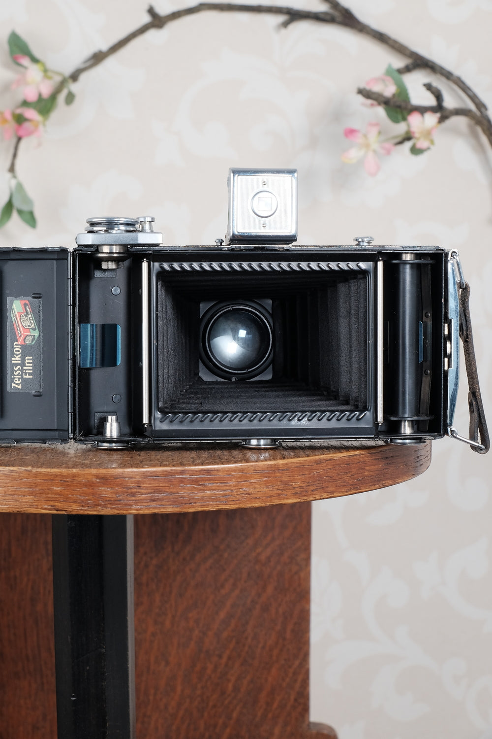 Near Mint! 1938 Zeiss-Ikon Ikonta 6x9, with leather case, CLA'd