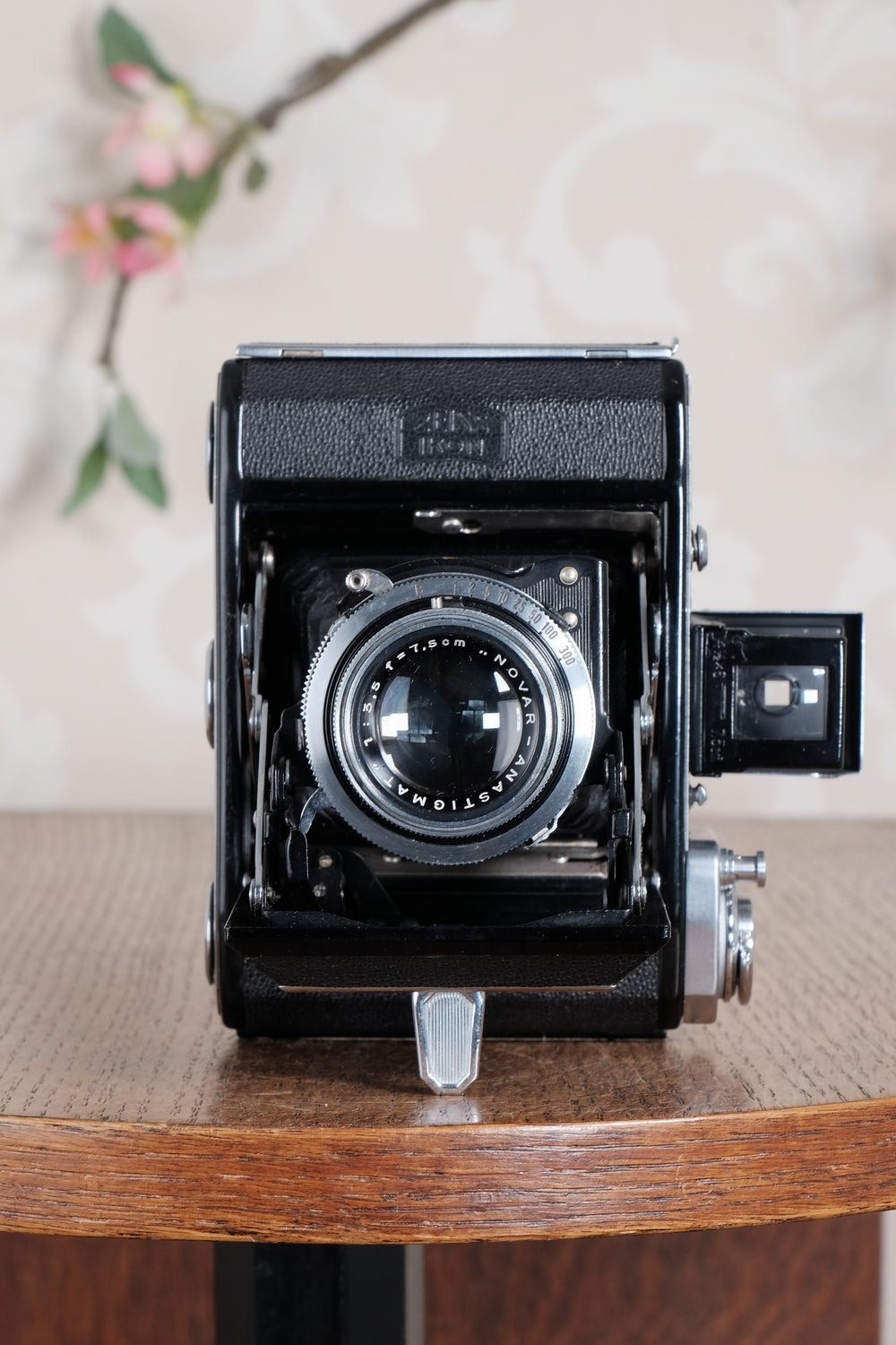 Near Mint! 1938 Zeiss Ikon Ikonta, CLA'd, Freshly Serviced! - Zeiss-Ikon- Petrakla Classic Cameras