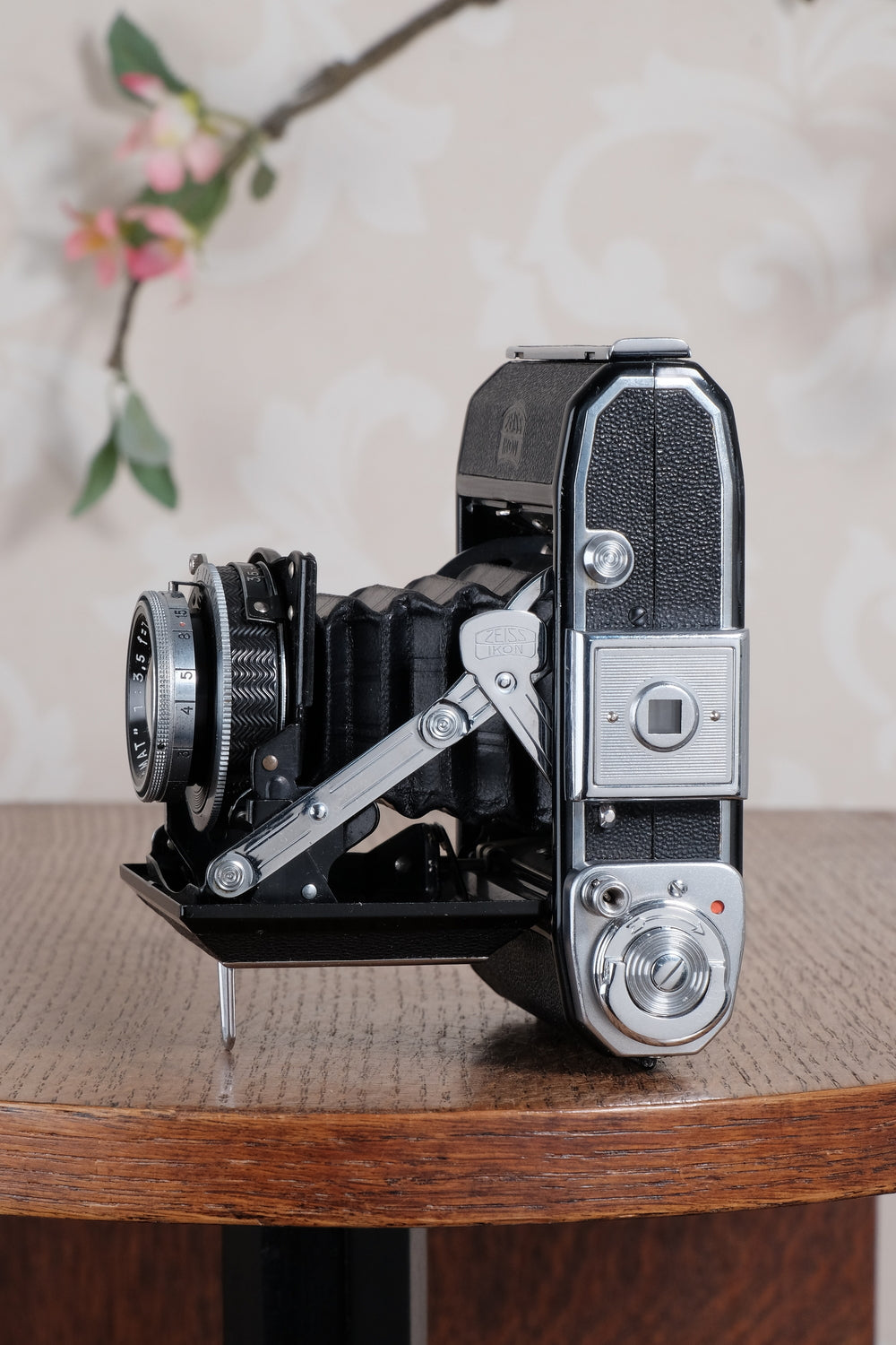 Near Mint! 1938 Zeiss Ikon Ikonta, CLA'd, Freshly Serviced! - Zeiss-Ikon- Petrakla Classic Cameras