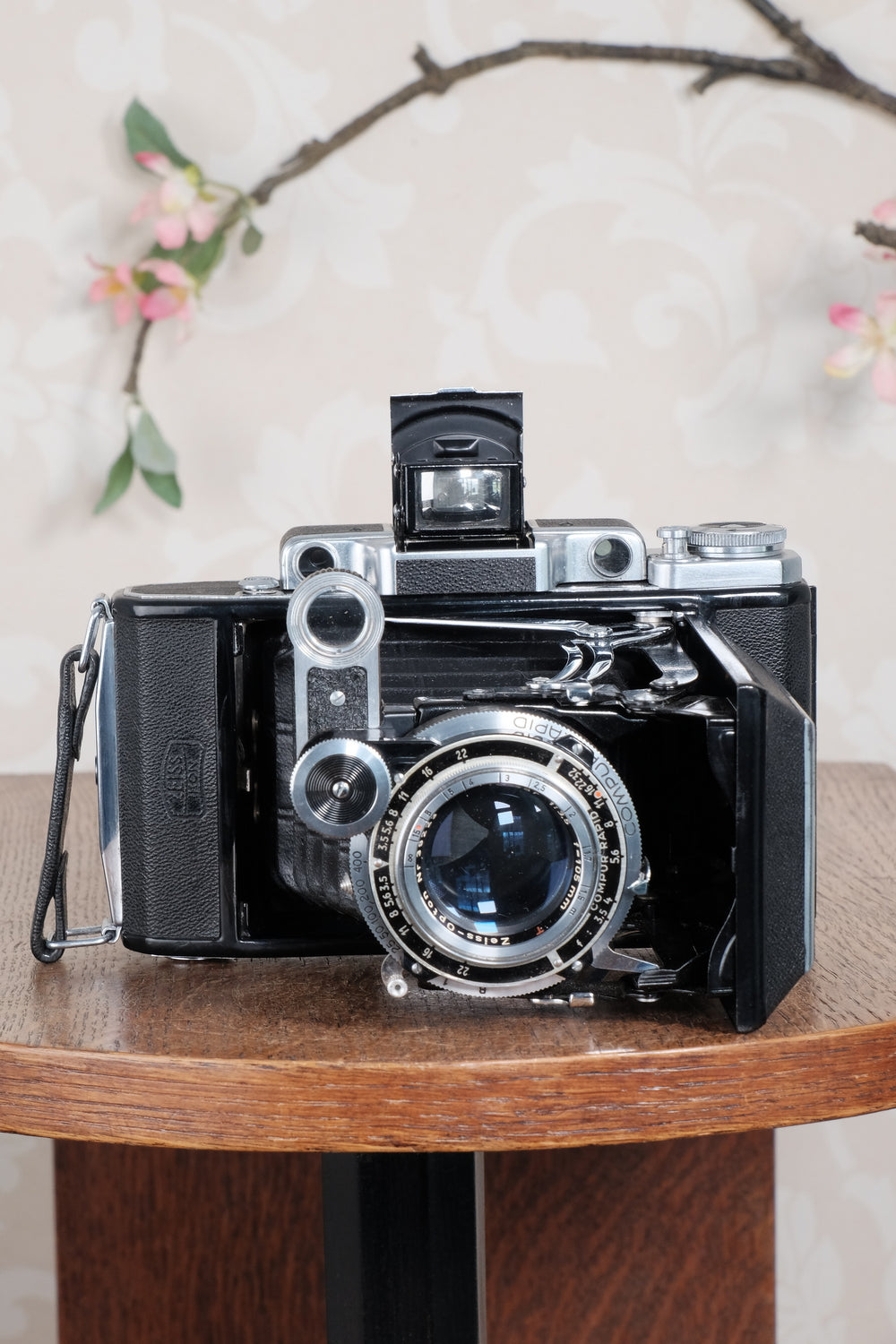 SUPERB! 1949 Zeiss-Ikon Super 6x9 Ikonta 531/2, Coated Zeiss Tessar lens, CLA'd, Freshly Serviced! - Zeiss-Ikon- Petrakla Classic Cameras