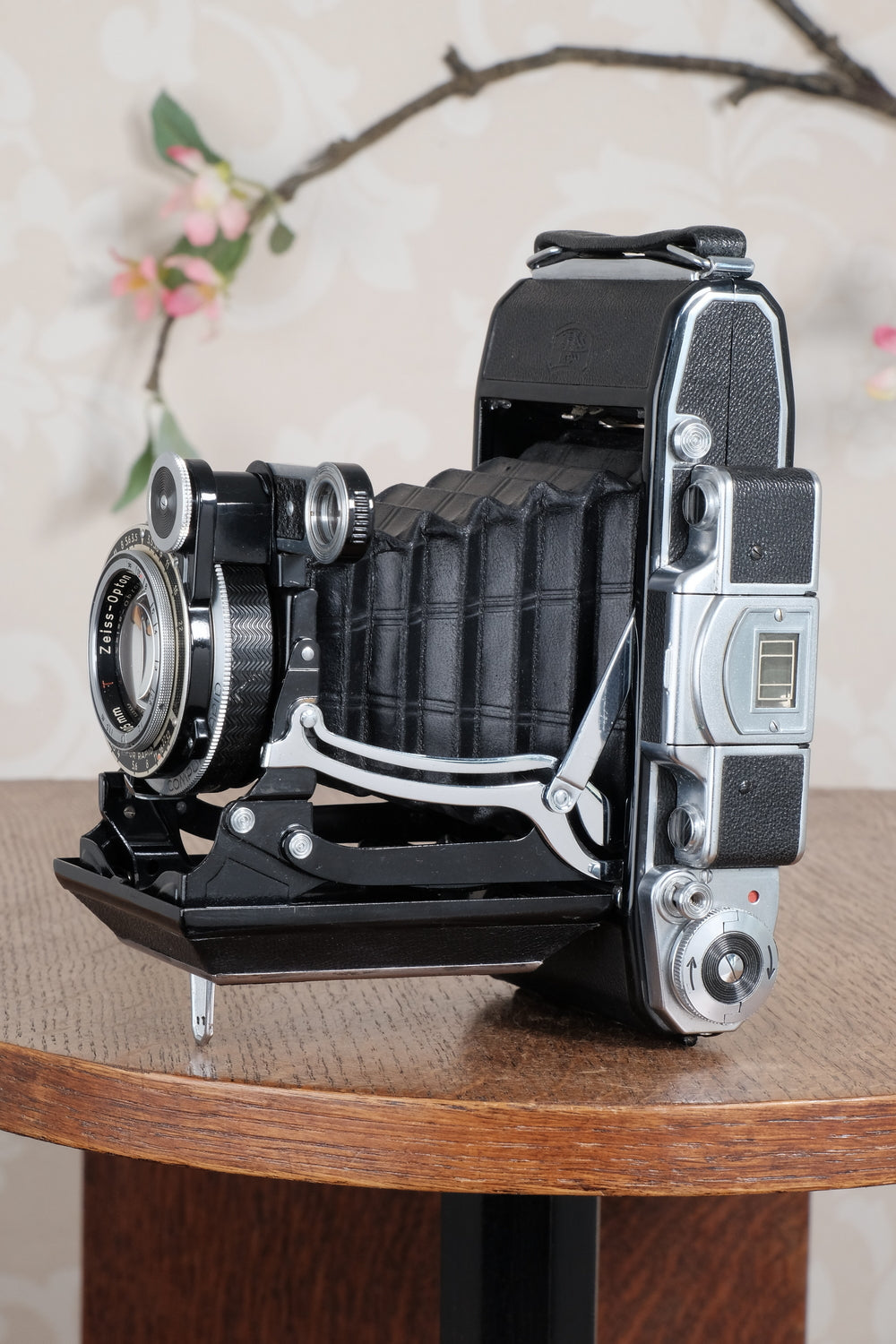 SUPERB! 1949 Zeiss-Ikon Super 6x9 Ikonta 531/2, Coated Zeiss Tessar lens, CLA'd, Freshly Serviced! - Zeiss-Ikon- Petrakla Classic Cameras