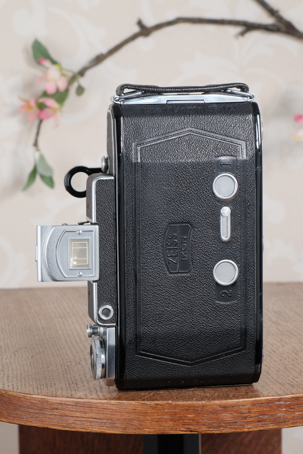 SUPERB! 1949 Zeiss-Ikon Super 6x9 Ikonta 531/2, Coated Zeiss Tessar lens, CLA'd, Freshly Serviced! - Zeiss-Ikon- Petrakla Classic Cameras