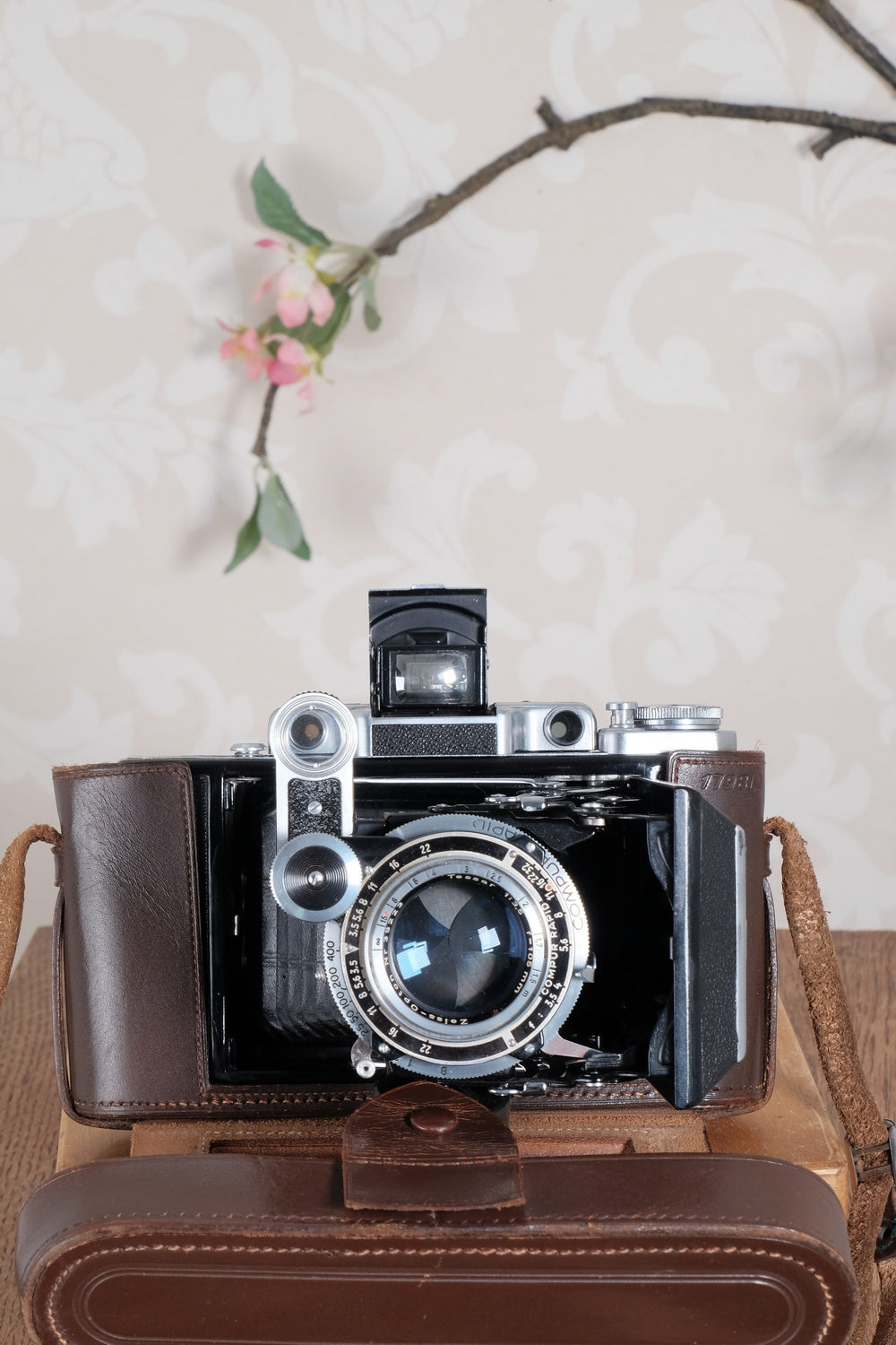 SUPERB! 1949 Zeiss-Ikon Super 6x9 Ikonta 531/2, Coated Zeiss Tessar lens, CLA'd, Freshly Serviced! - Zeiss-Ikon- Petrakla Classic Cameras