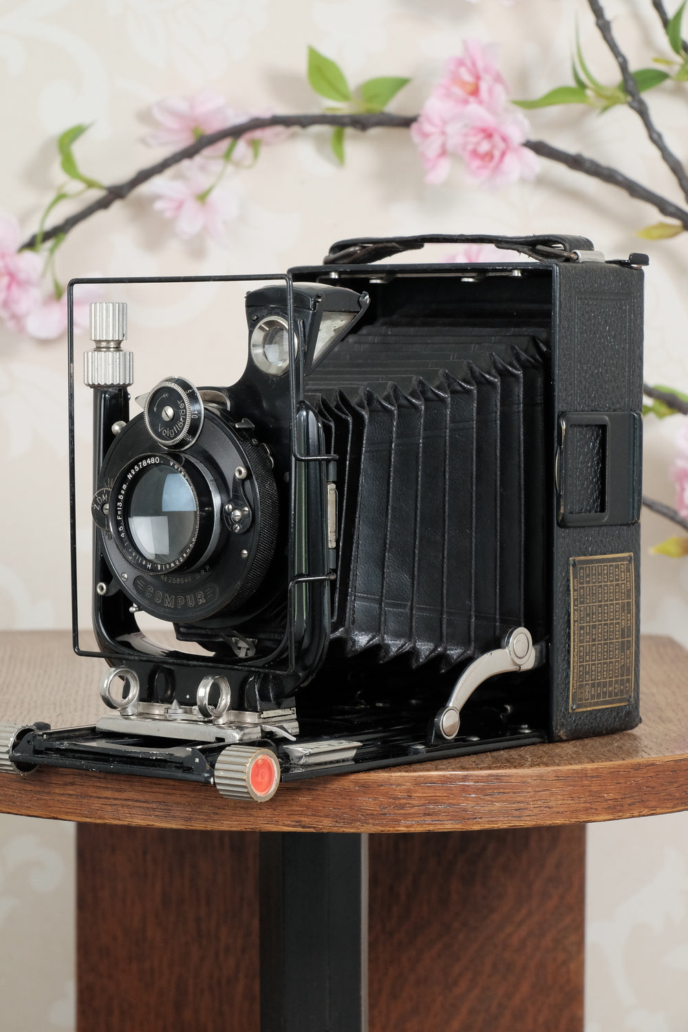 Superb! 1930 Voigtlander Bergheil Camera with Heliar lens & Rada 120 roll-film back. Freshly serviced CLA’d - Voigtlander- Petrakla Classic Cameras