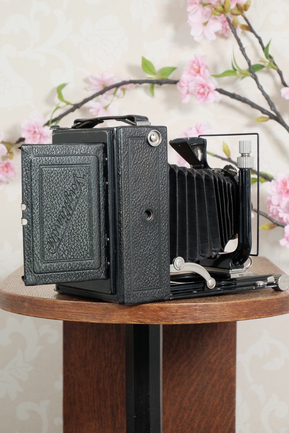 Superb! 1930 Voigtlander Bergheil Camera with Heliar lens & Rada 120 roll-film back. Freshly serviced CLA’d