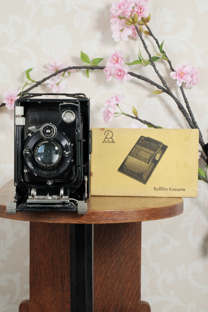 Superb! 1930 Voigtlander Bergheil Camera with Heliar lens & Rada 120 roll-film back. Freshly serviced CLA’d