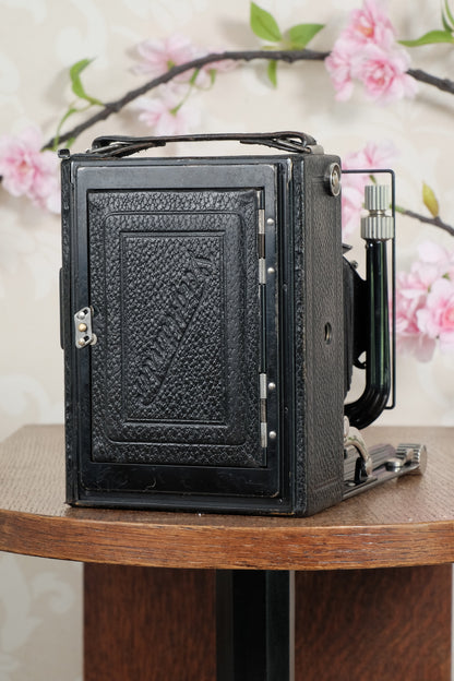 Superb! 1930 Voigtlander Bergheil Camera with Heliar lens & Rada 120 roll-film back. Freshly serviced CLA’d