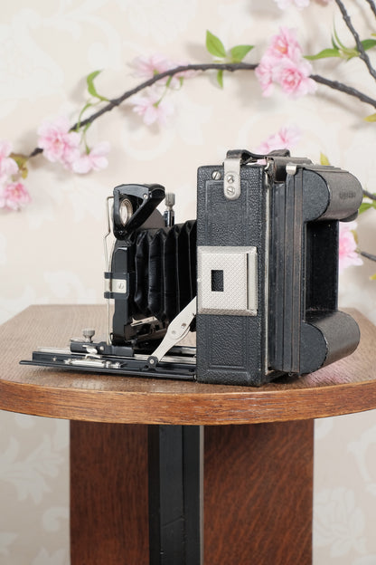 Superb! 1930 plate camera with a great f3.8/105mm Schneider Xenar lens & 120 roll film back. Freshly serviced CLA’d