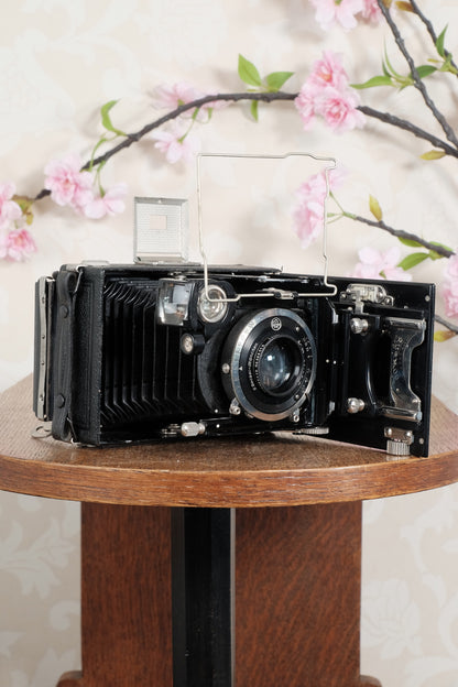 Superb! 1930 plate camera with a great f3.8/105mm Schneider Xenar lens & 120 roll film back. Freshly serviced CLA’d