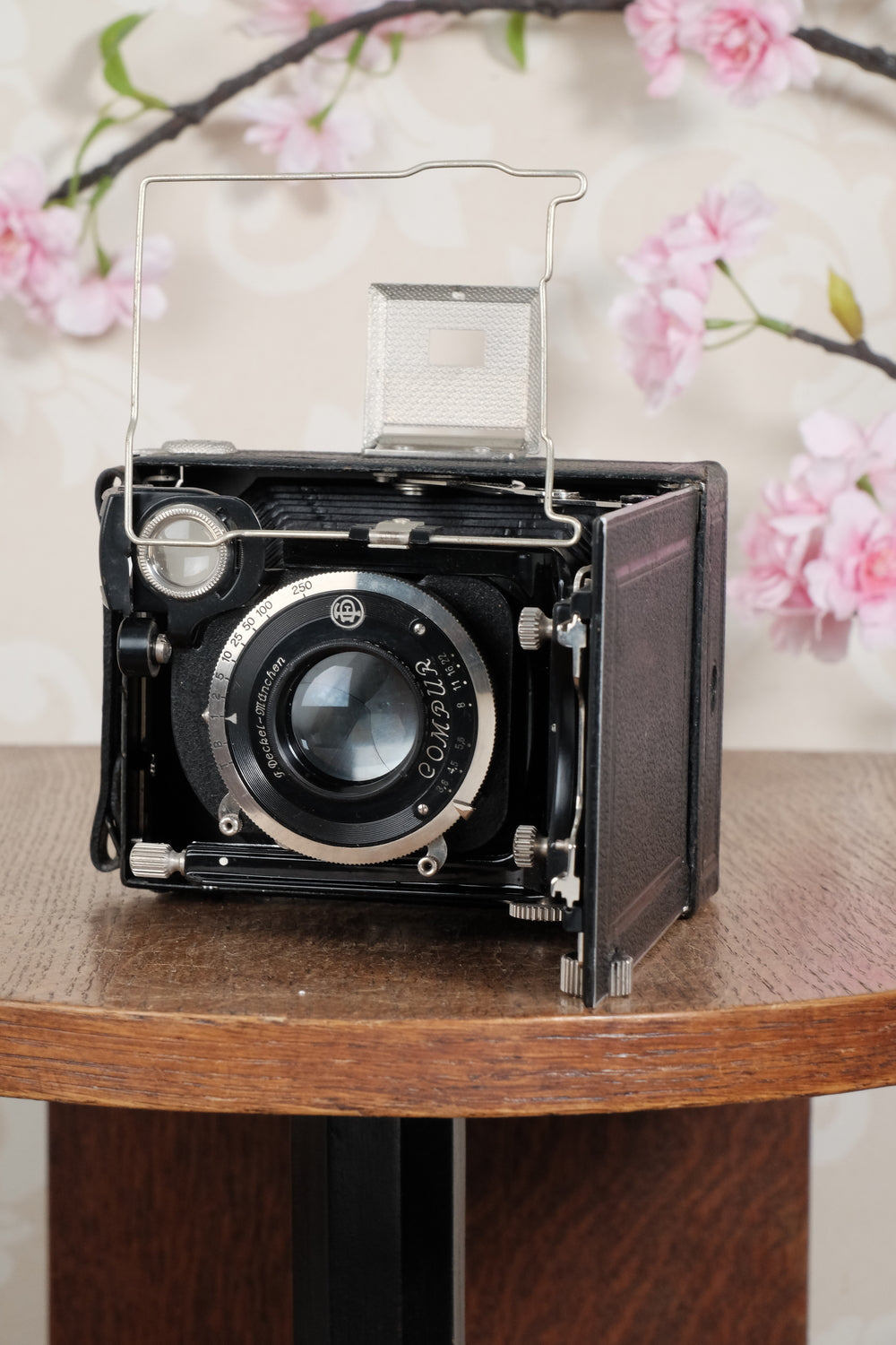 Superb! 1930 plate camera with a great f3.8/105mm Schneider Xenar lens & 120 roll film back. Freshly serviced CLA’d