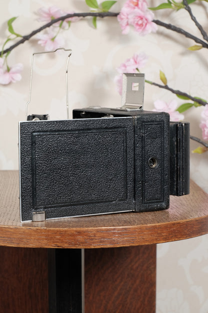 Superb! 1930 plate camera with a great f3.8/105mm Schneider Xenar lens & 120 roll film back. Freshly serviced CLA’d