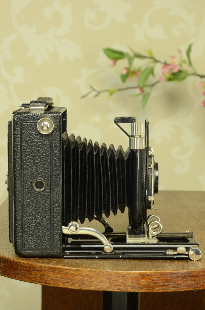SUPERB! 1931 Voigtlander BERGHEIL Camera with HELIAR LENS! Freshly serviced CLA’d - Voigtlander- Petrakla Classic Cameras