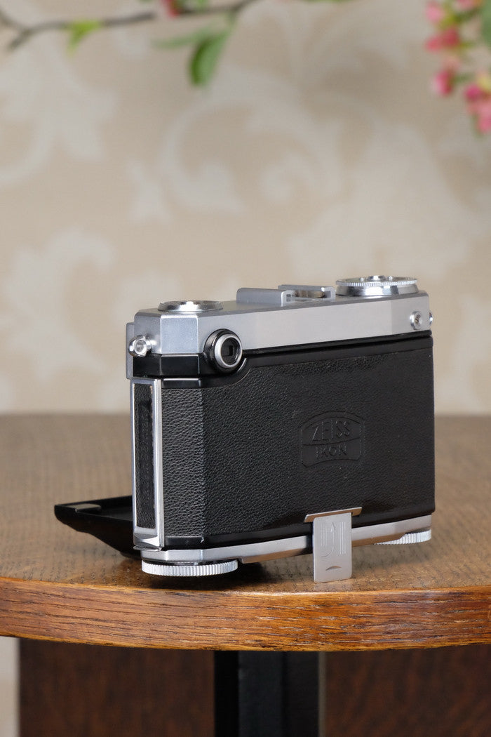 NEAR MINT! 1954 Zeiss Ikon Contessa 533/24, FRESHLY SERVICED - Zeiss-Ikon- Petrakla Classic Cameras