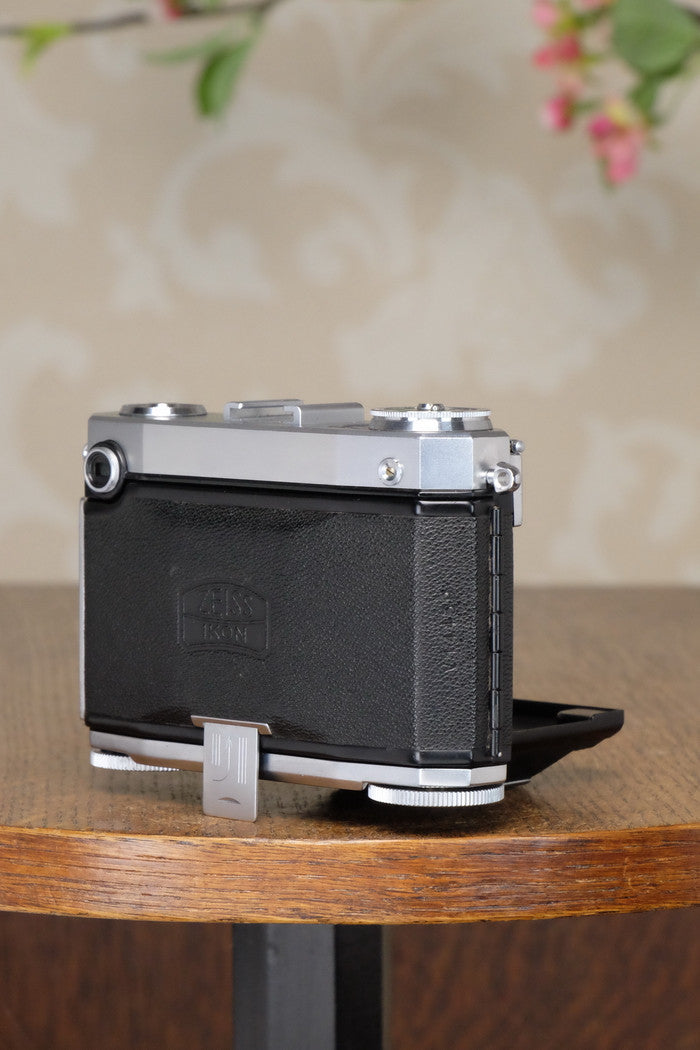 NEAR MINT! 1954 Zeiss Ikon Contessa 533/24, FRESHLY SERVICED - Zeiss-Ikon- Petrakla Classic Cameras