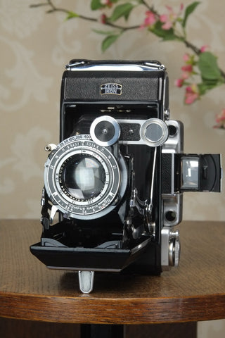 SUPERB! 1938 Zeiss Ikon Super Ikonta 6x9, Tessar lens, Compur Rapid shutter and original mask. - Zeiss-Ikon- Petrakla Classic Cameras