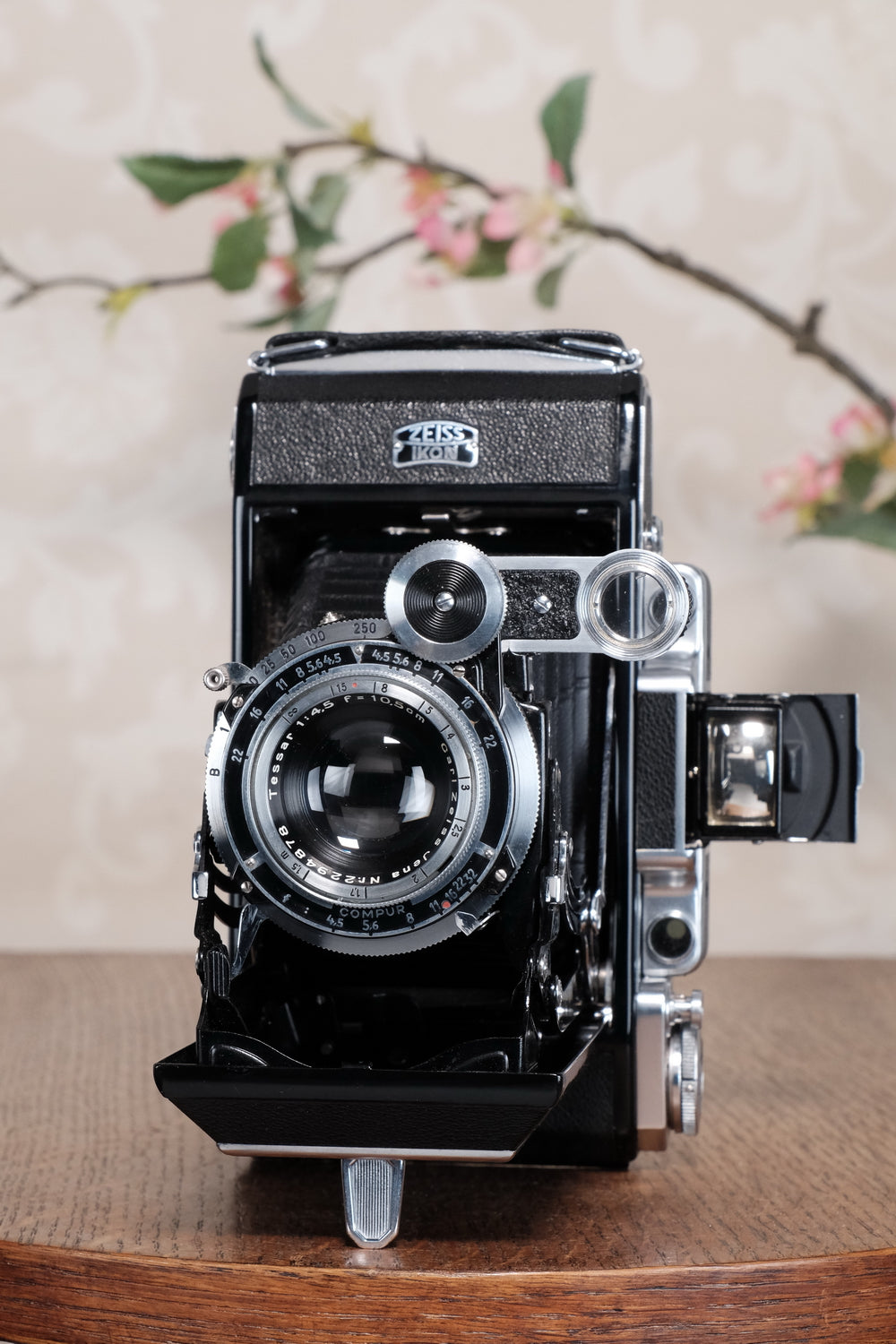 99.9 % MINT! 1938 Zeiss Ikon 6x9 Super Ikonta C with rare original box and mask, CLA’d, Freshly Serviced!