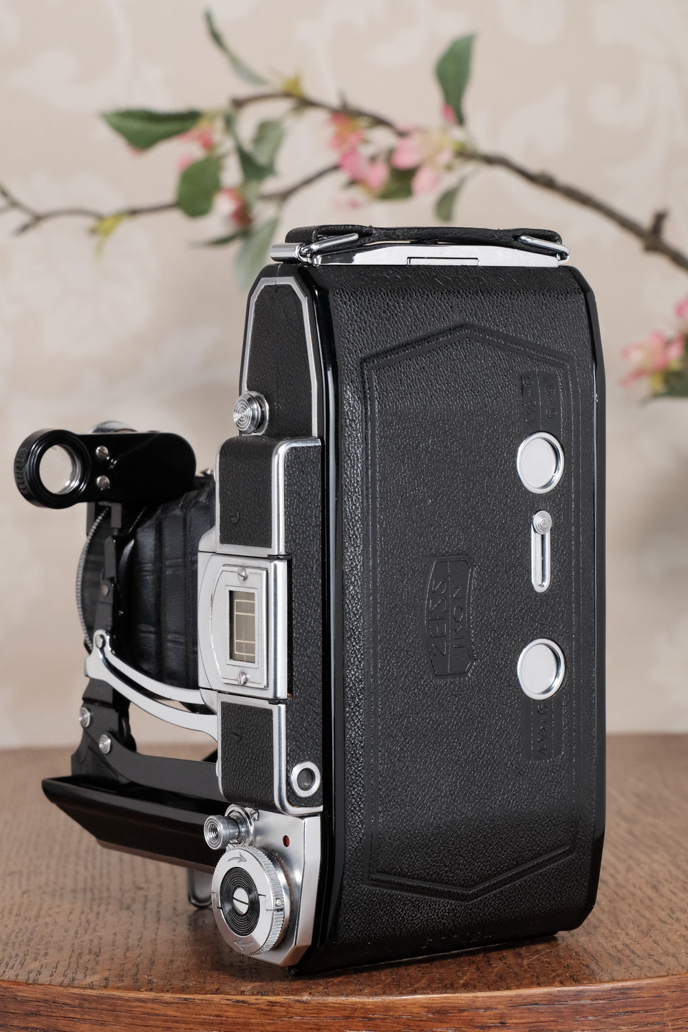 99.9 % MINT! 1938 Zeiss Ikon 6x9 Super Ikonta C with rare original box and mask, CLA’d, Freshly Serviced!