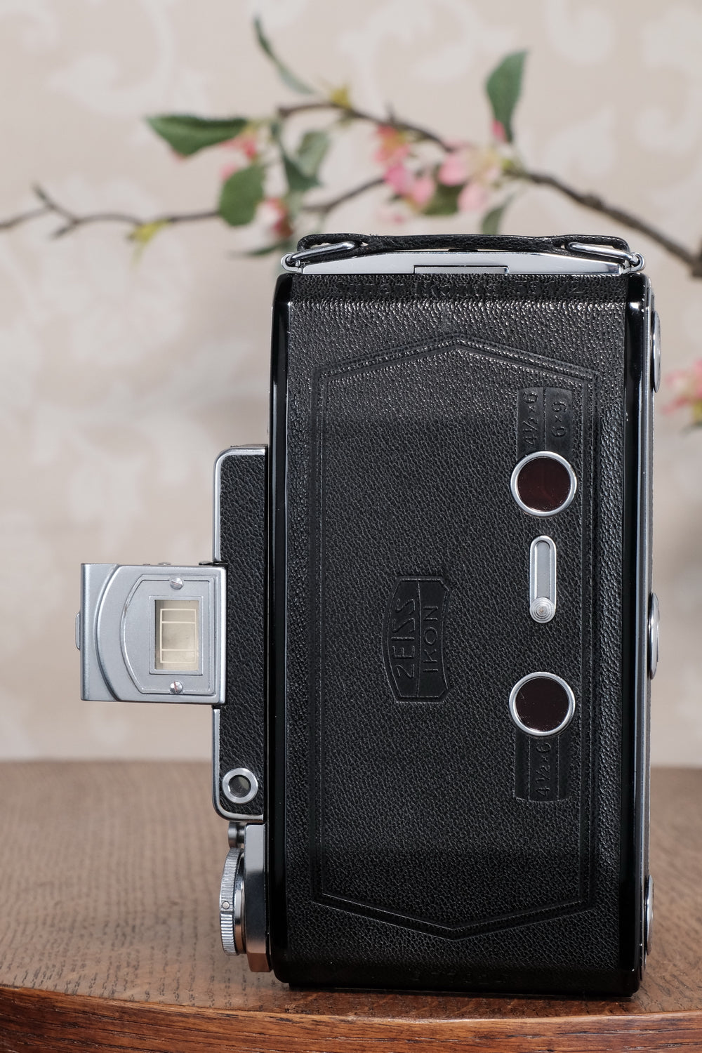 99.9 % MINT! 1938 Zeiss Ikon 6x9 Super Ikonta C with rare original box and mask, CLA’d, Freshly Serviced!